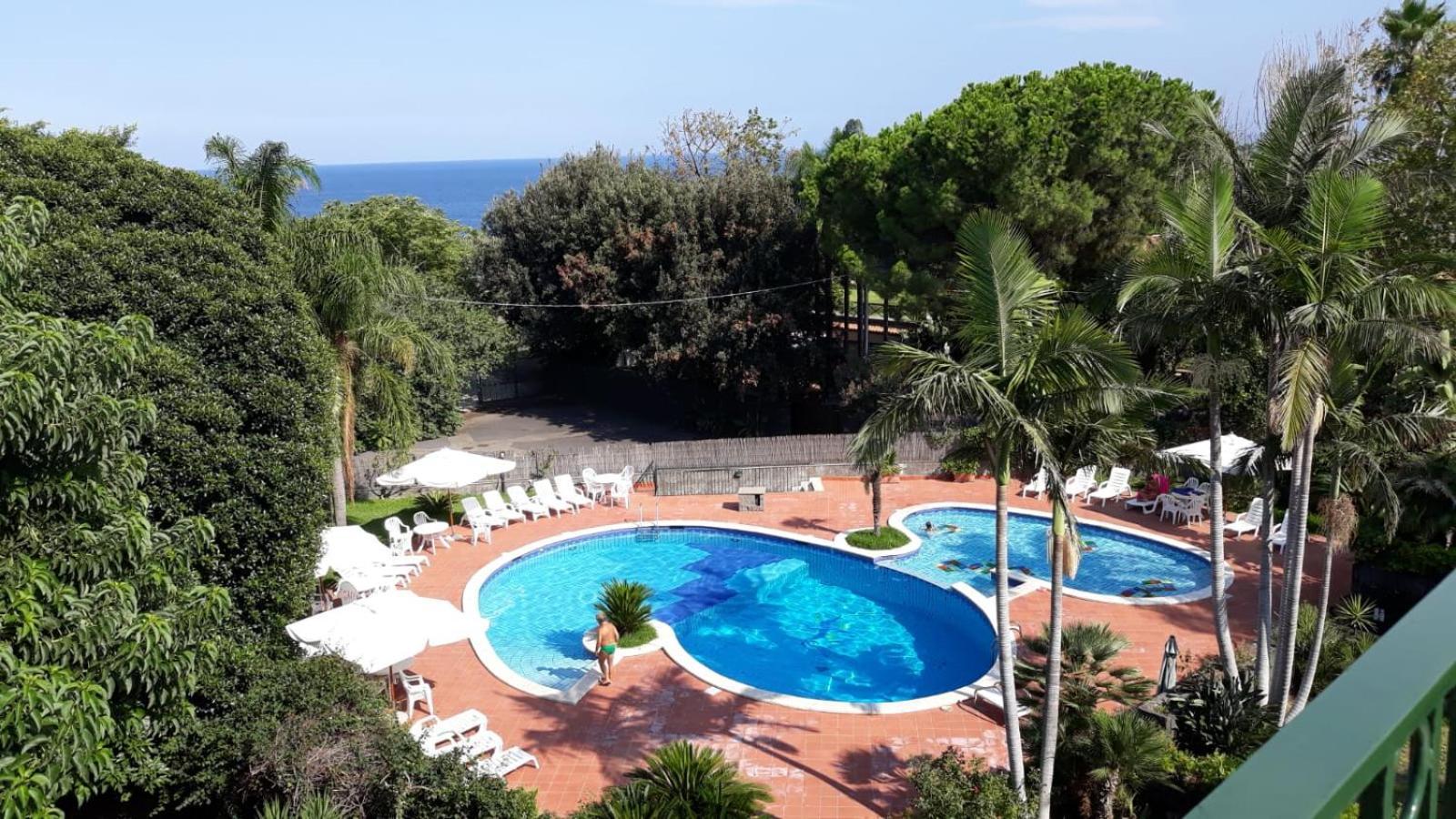Andrew'S Apartment - Mulinia Residence Acireale Bagian luar foto
